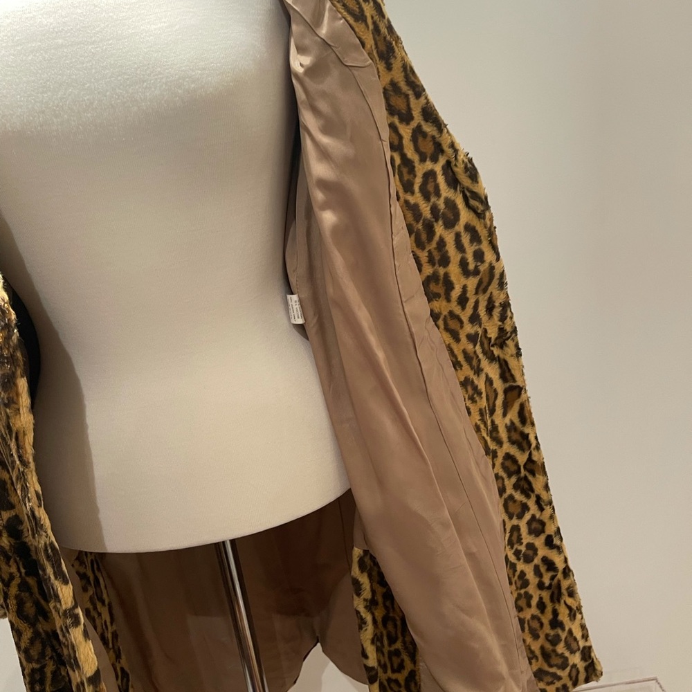 VINTAGE Zelda leopard coat. 
Size 12 = more like a 10 today. 
Lining intact. - Picture 7 of 14